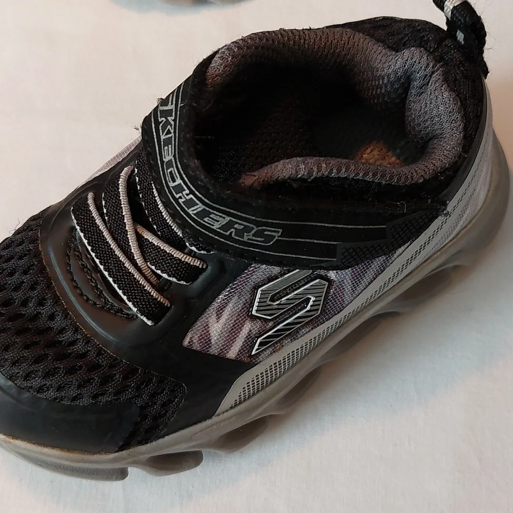 Skechers Toddler S Lights Shoes Hypno Flash in Black and Metallic Silver 6 EUC